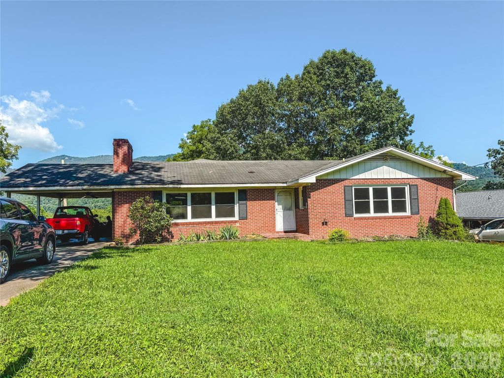32 Tate Street, Waynesville, NC 28786
