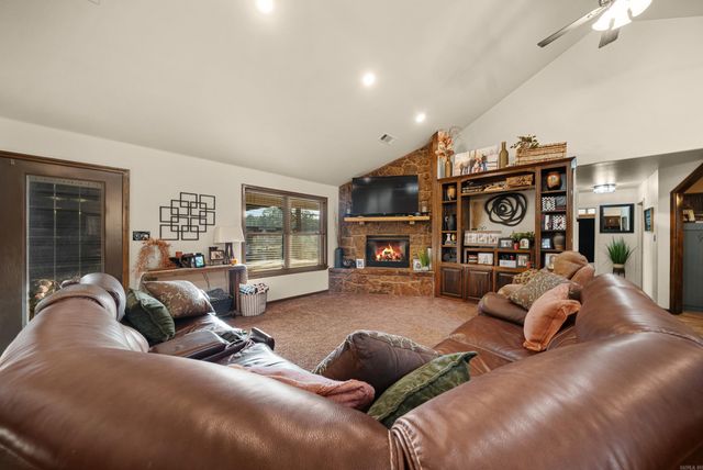 2003 N Moore Road, Hot Springs, AR 71913