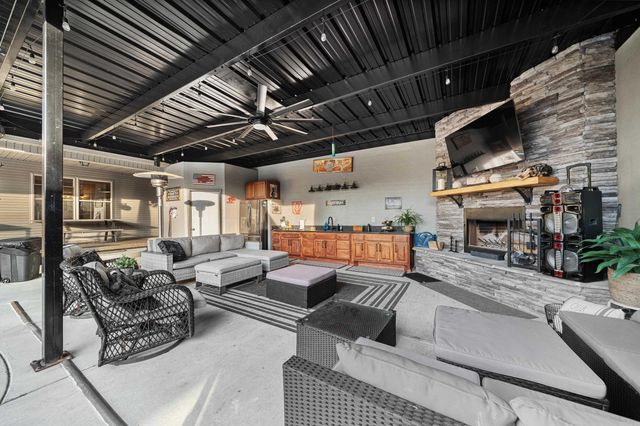 2003 N Moore Road, Hot Springs, AR 71913