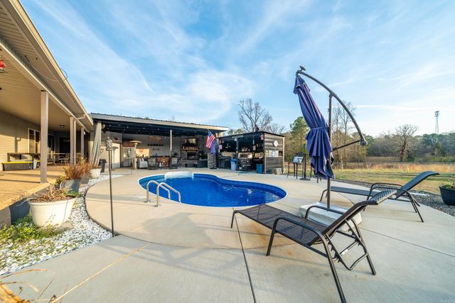 2003 N Moore Road, Hot Springs, AR 71913