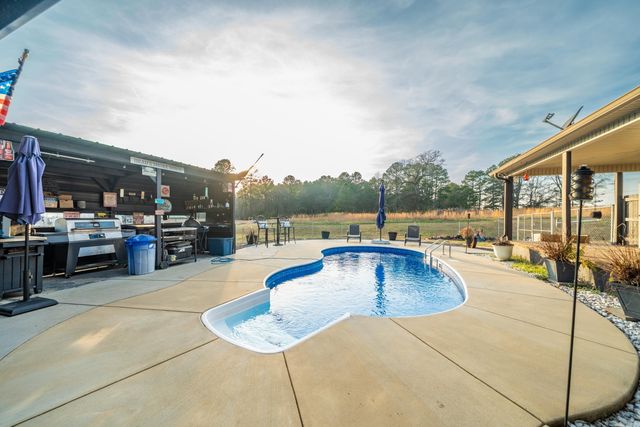 2003 N Moore Road, Hot Springs, AR 71913