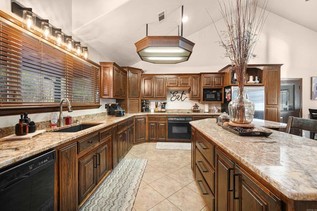 2003 N Moore Road, Hot Springs, AR 71913