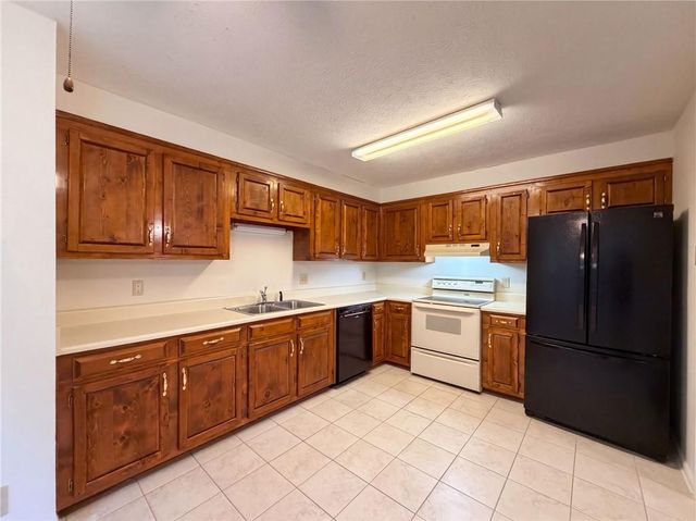 103 Saddlebrook Court, Lagrange, GA 30240