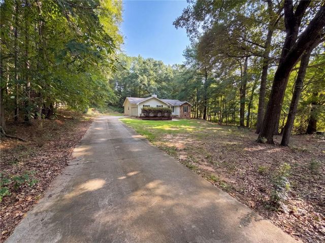 103 Saddlebrook Court, Lagrange, GA 30240