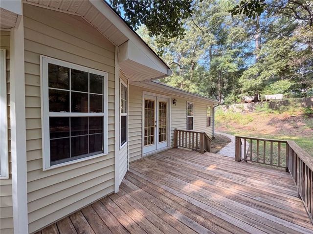 103 Saddlebrook Court, Lagrange, GA 30240