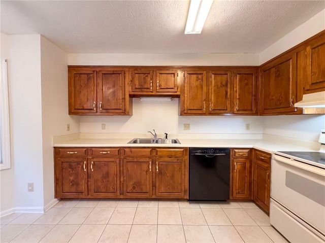 103 Saddlebrook Court, Lagrange, GA 30240