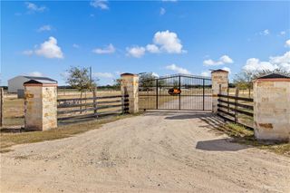 241284 Mile 7 W, Edcouch, TX 78538
