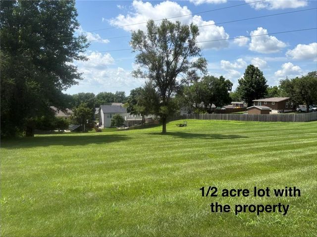 5109 Rosehill Road, Shawnee, KS 66216