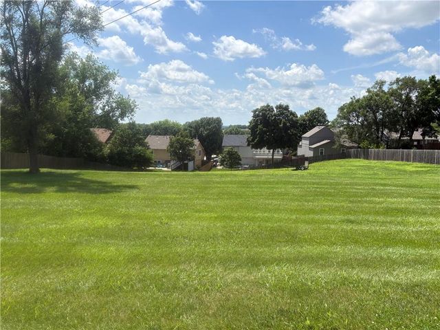 5109 Rosehill Road, Shawnee, KS 66216