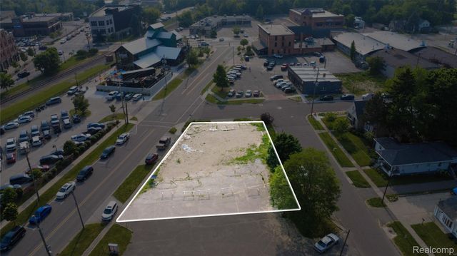 218 N Walnut Street, Fenton, MI 48430
