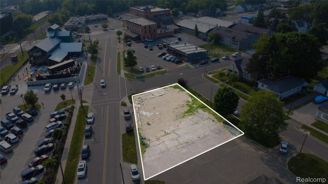 218 N Walnut Street, Fenton, MI 48430