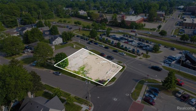 218 N Walnut Street, Fenton, MI 48430