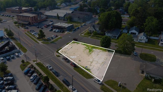 218 N Walnut Street, Fenton, MI 48430
