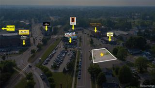 218 N Walnut Street, Fenton, MI 48430