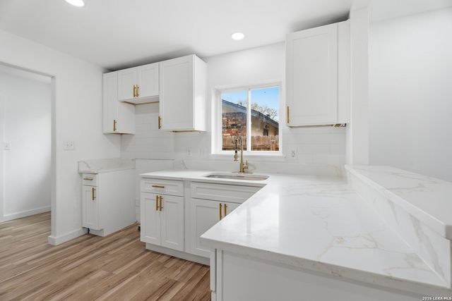 4902 El Presidio, San Antonio, TX 78233