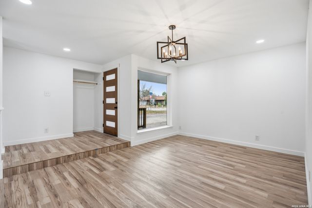 4902 El Presidio, San Antonio, TX 78233