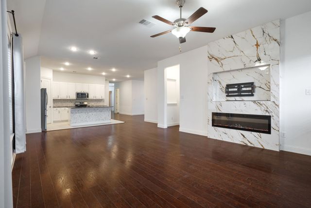 2144 Spencer Lane, Carrollton, TX 75010