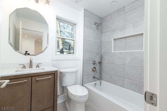 100 Van Doren Ave, Chatham Boro, NJ 07928