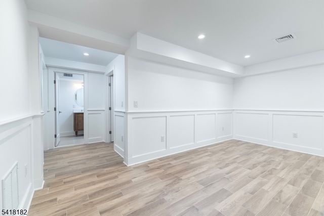 100 Van Doren Ave, Chatham Boro, NJ 07928