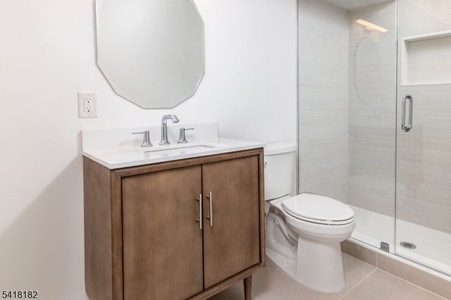 100 Van Doren Ave, Chatham Boro, NJ 07928