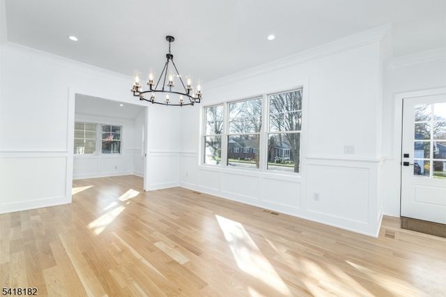 100 Van Doren Ave, Chatham Boro, NJ 07928