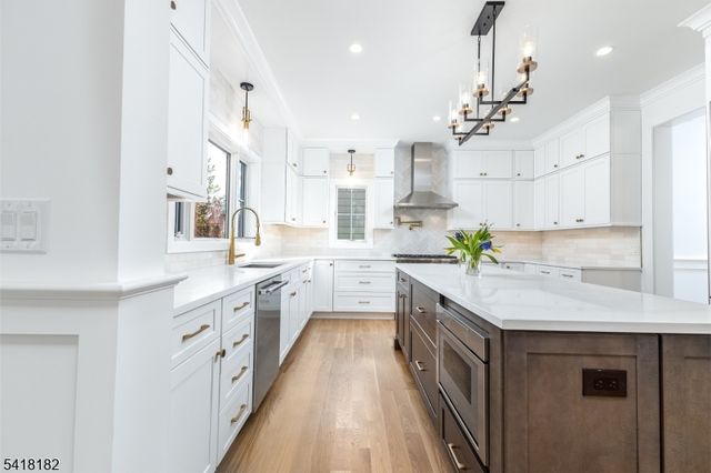 100 Van Doren Ave, Chatham Boro, NJ 07928