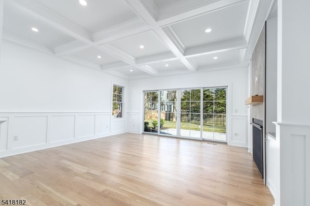 100 Van Doren Ave, Chatham Boro, NJ 07928