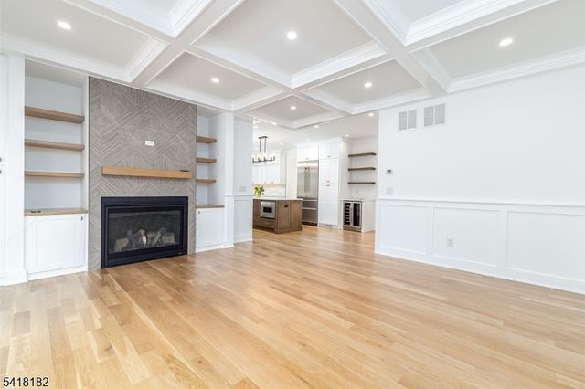 100 Van Doren Ave, Chatham Boro, NJ 07928