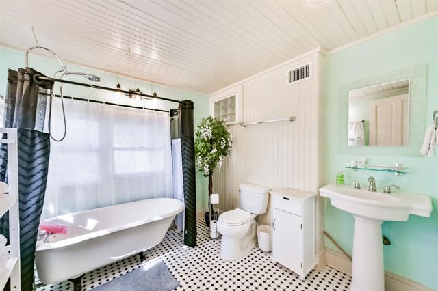 1213 18th Street, Galveston, TX 77550