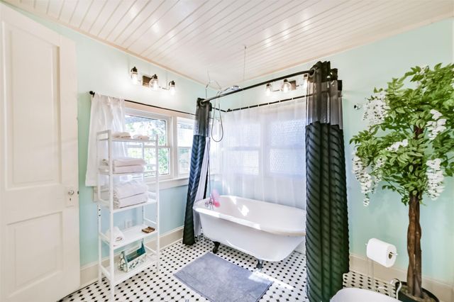 1213 18th Street, Galveston, TX 77550