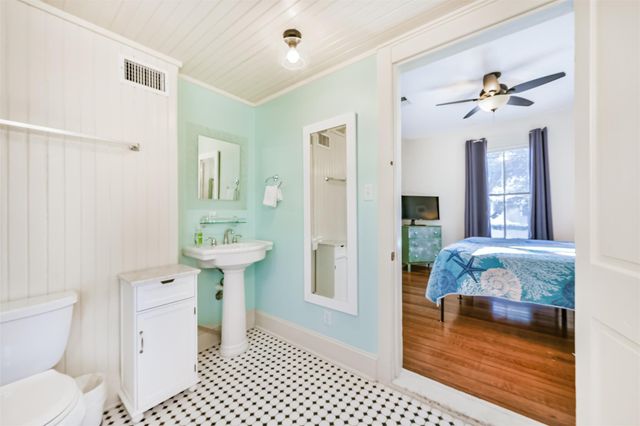 1213 18th Street, Galveston, TX 77550