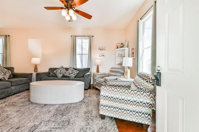 1213 18th Street, Galveston, TX 77550