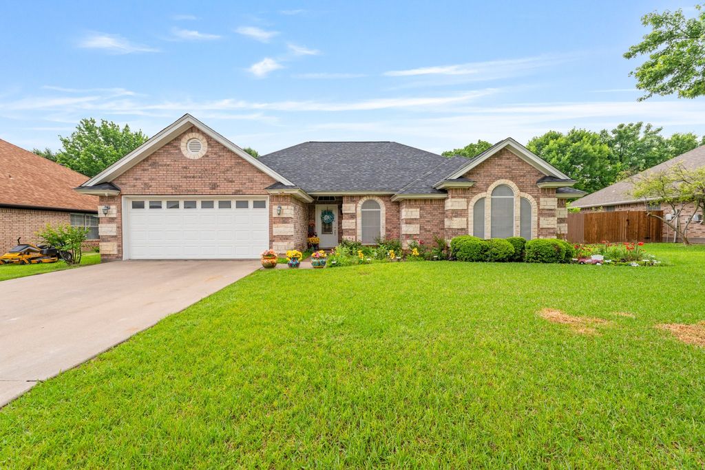 740 Bluebonnet Drive, Stephenville, TX 76401