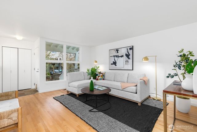 6726 35th Place S, Seattle, WA 98118