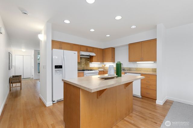 6726 35th Place S, Seattle, WA 98118