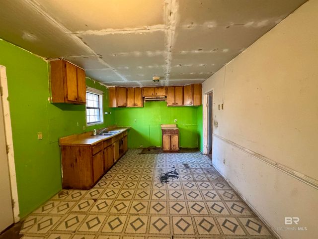 322 E 4th Street, Atmore, AL 36502