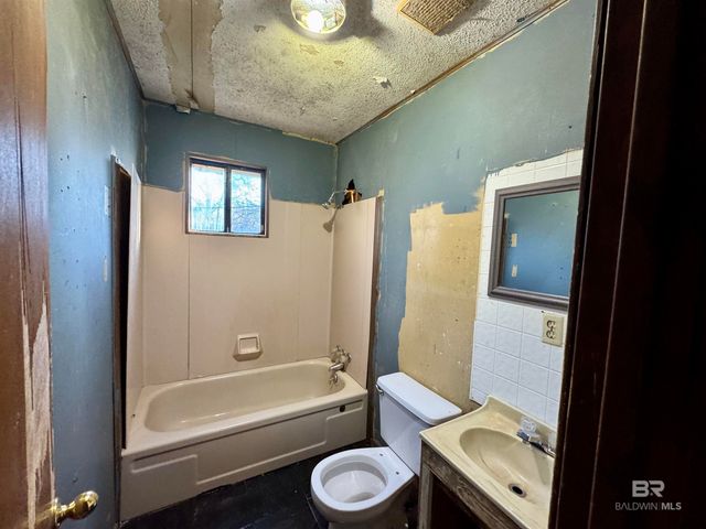 322 E 4th Street, Atmore, AL 36502