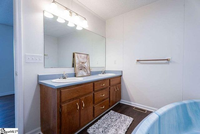 221 Lakeview Drive, Liberty, SC 29657