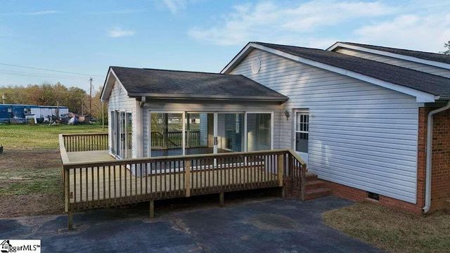 221 Lakeview Drive, Liberty, SC 29657