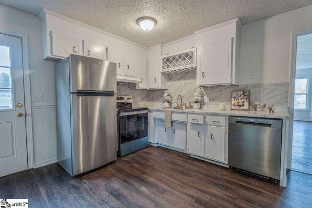 221 Lakeview Drive, Liberty, SC 29657