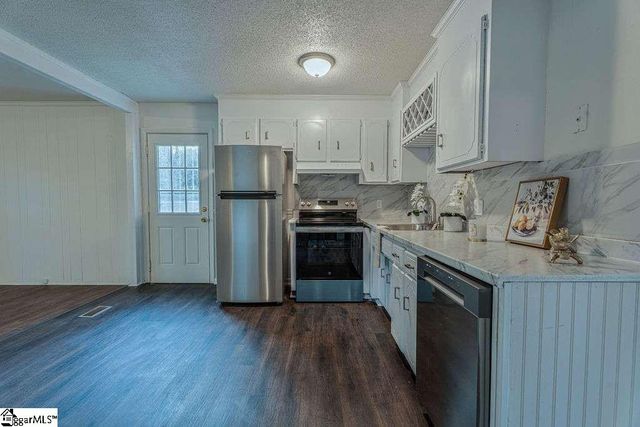 221 Lakeview Drive, Liberty, SC 29657