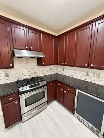 14715 Wynbourn Way, Houston, TX 77083