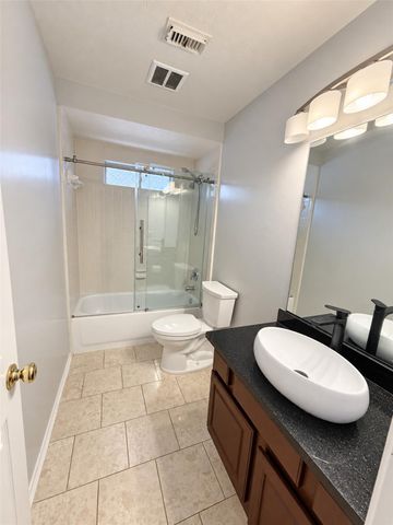 14715 Wynbourn Way, Houston, TX 77083