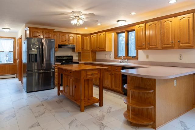 60 Tyler Dr, Uxbridge, MA 01569