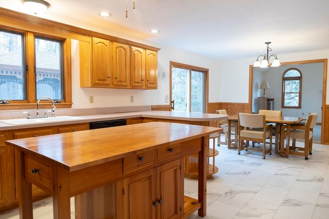 60 Tyler Dr, Uxbridge, MA 01569