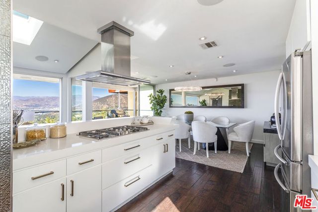 7177 Pacific View Drive, Los Angeles, CA 90068