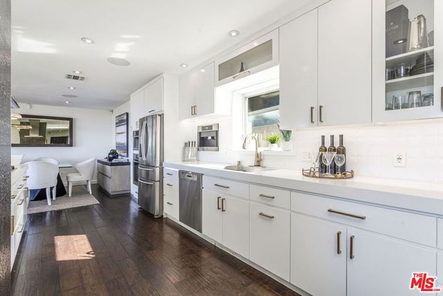 7177 Pacific View Drive, Los Angeles, CA 90068