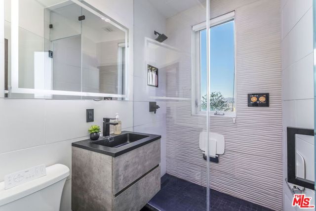 7177 Pacific View Drive, Los Angeles, CA 90068