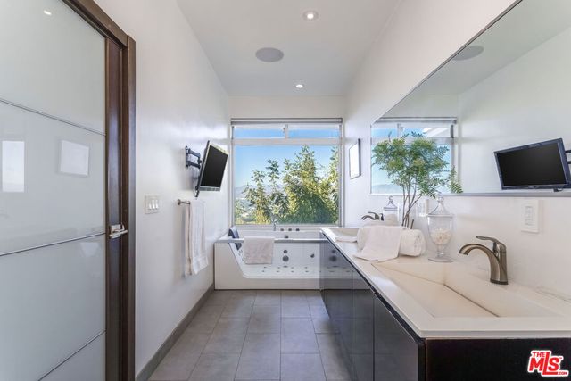 7177 Pacific View Drive, Los Angeles, CA 90068