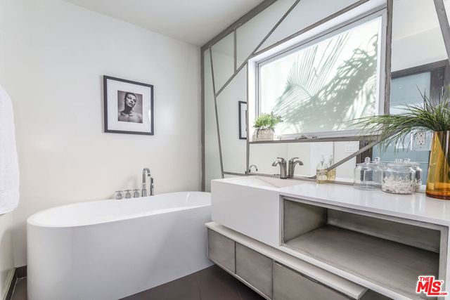 7177 Pacific View Drive, Los Angeles, CA 90068